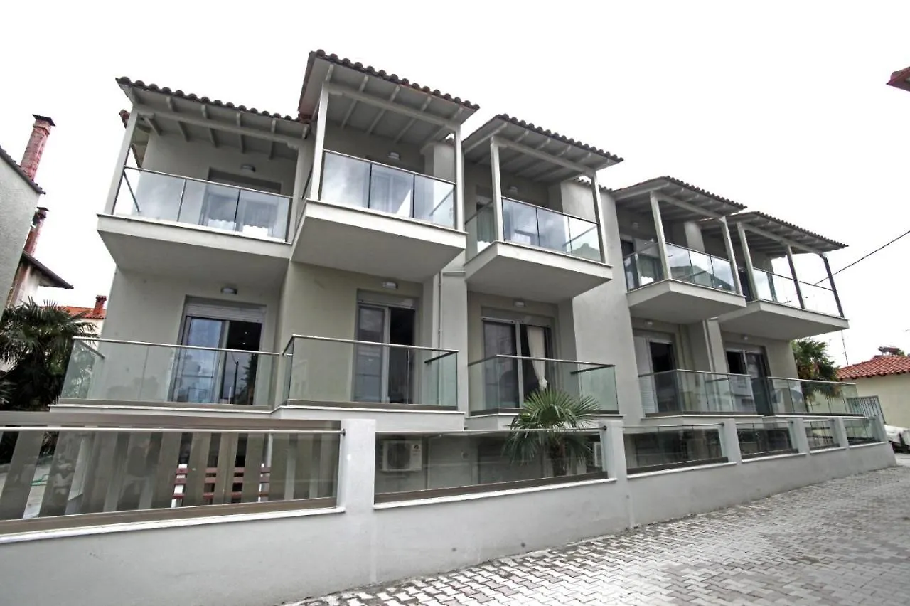 L G E Luxery Apartments Pefkochori