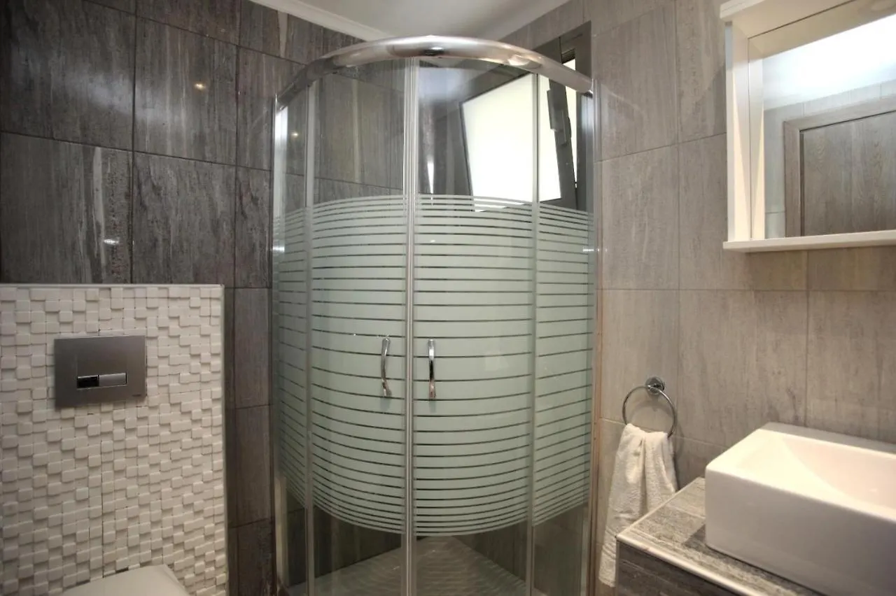 L G E Luxery Apartments Pefkochori