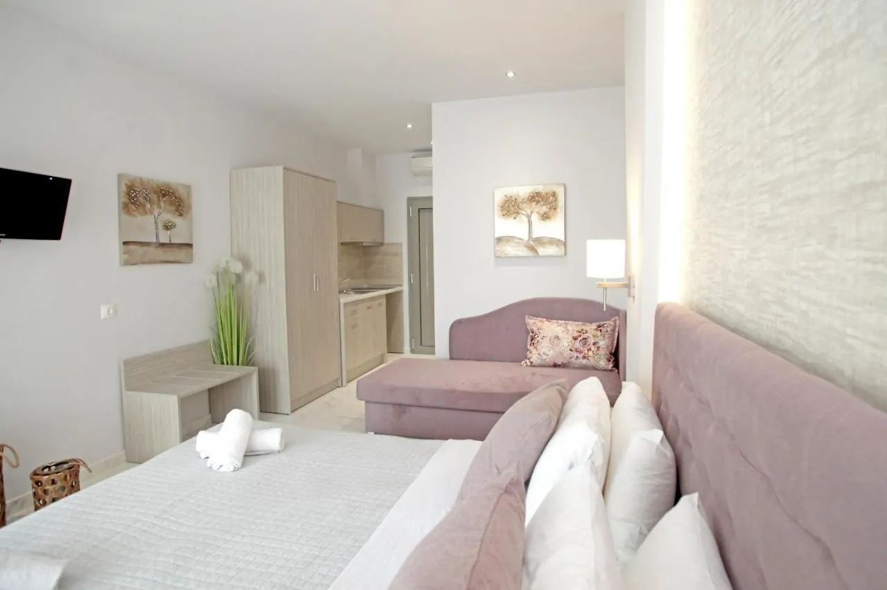 L G E Luxery Apartments Pefkochori
