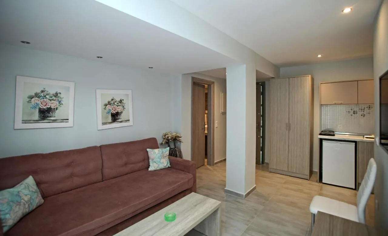 L G E Luxery Apartments Pefkochori