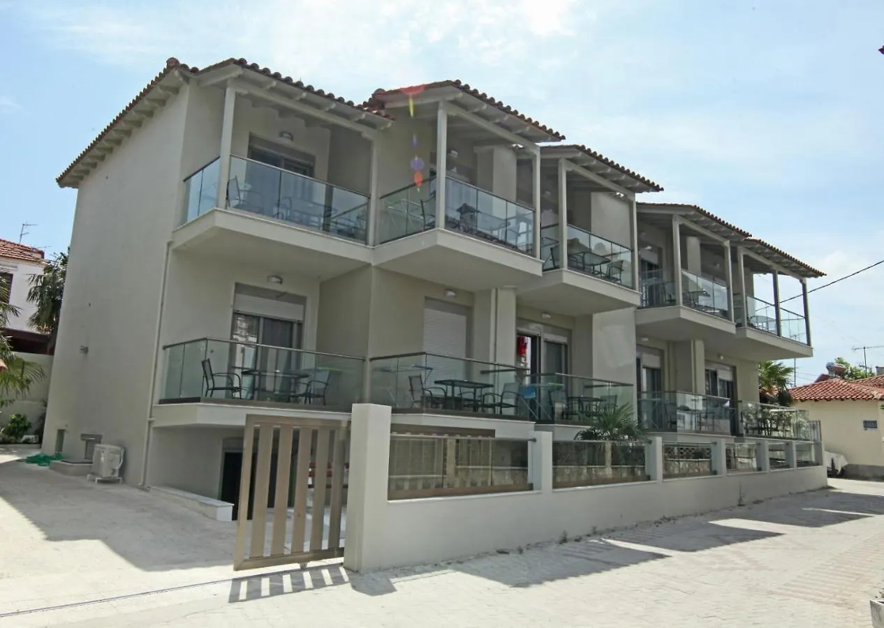 L G E Luxery Apartments Pefkochori